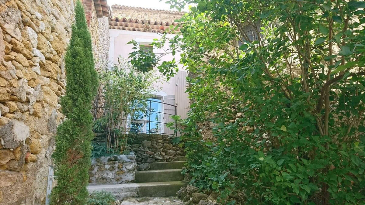 Maison de village de 160 m2  avec cour et terrasse - photo 19