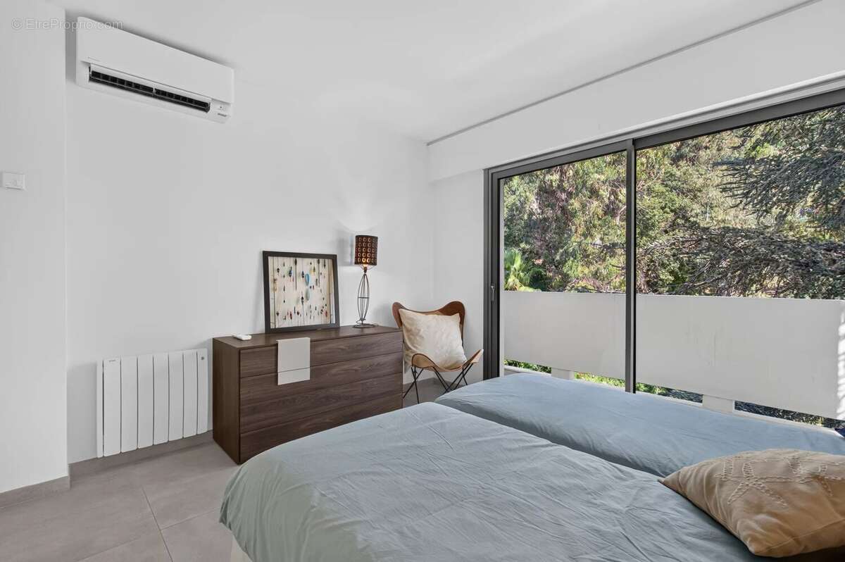 Golfe-Juan – Appartement d’exception avec vue mer panoramique dans résidence de prestige avec piscine et tennis - photo 9