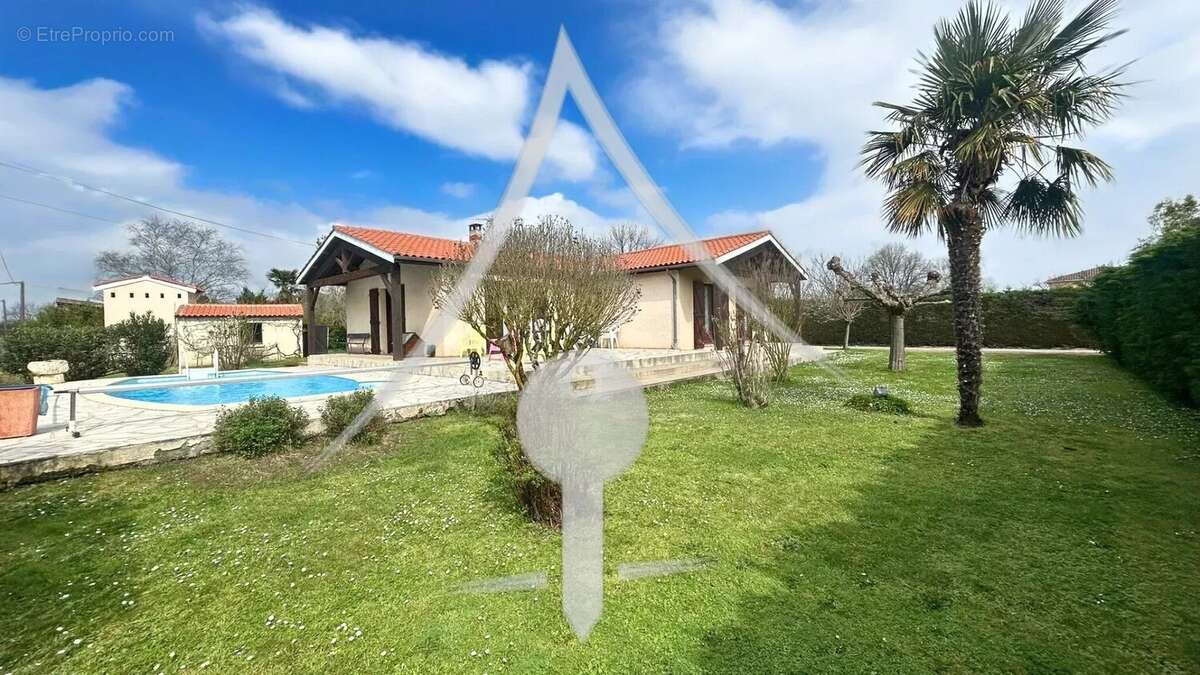 Maison à LAVERNOSE-LACASSE