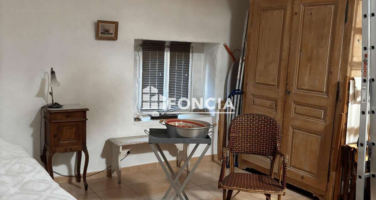 Appartement à VEZENOBRES