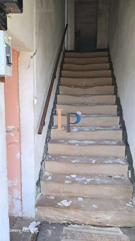 Maison à LA CLAYETTE