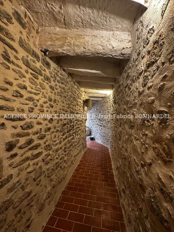 Maison 135 m² à Taulignan  - photo 19