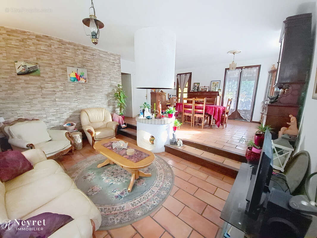 Maison individuelle de plain pied de 107m2, 4 chambres, 62m2 de garage, terrain de 1886 m2 - photo 3