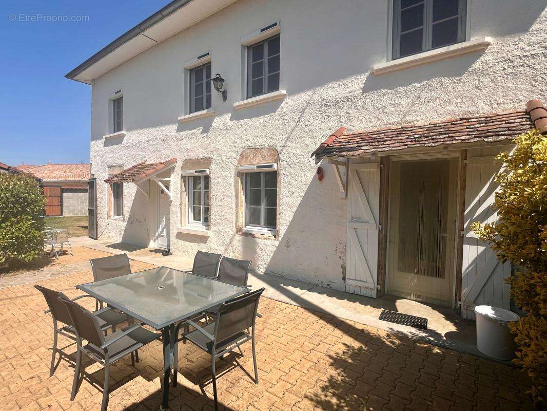 En exclusivité - maison dauphinoise avec joli terrain et dépendances a sainte-blandine (38110) - photo 3