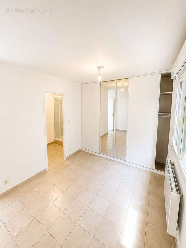 CHAMBRE 1 - Maison à LA TRINITE-SURZUR