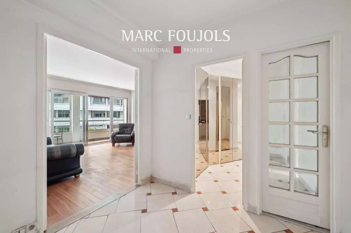 Appartement à PARIS-16E