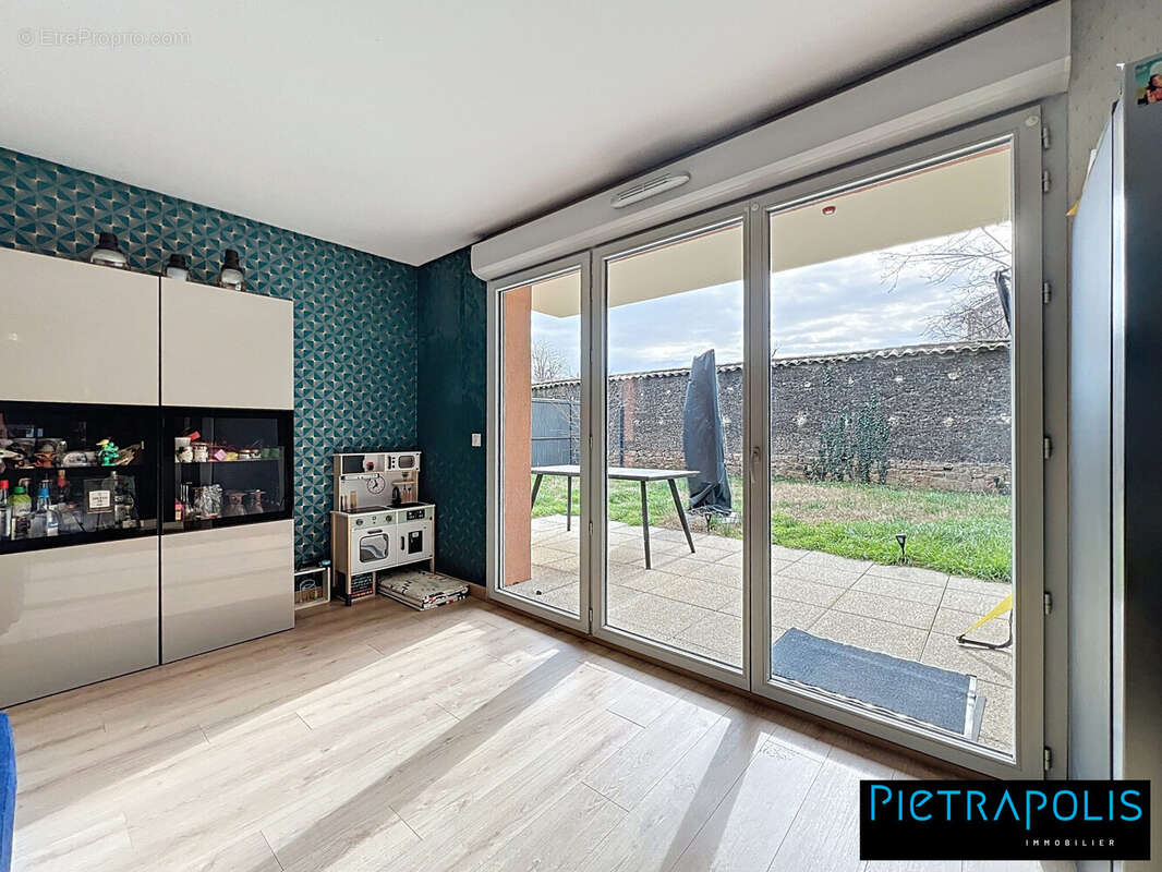 Appartement à PIERRE-BENITE