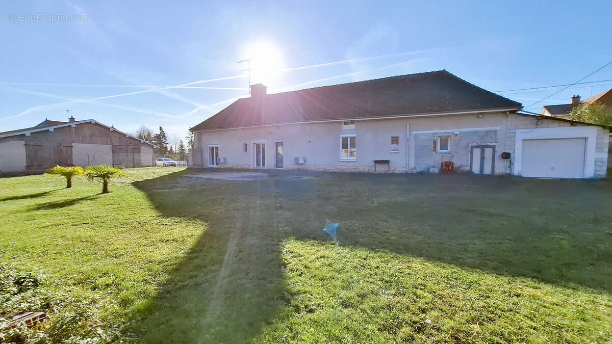 Maison à SAINT-ETIENNE-SOUS-BARBUISE