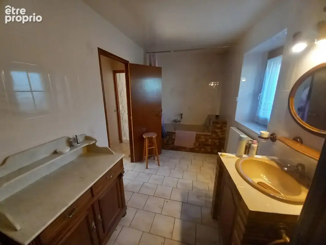 Maison de village 186 m2 habitables avec dépendances, studio et grand terrain - photo 13