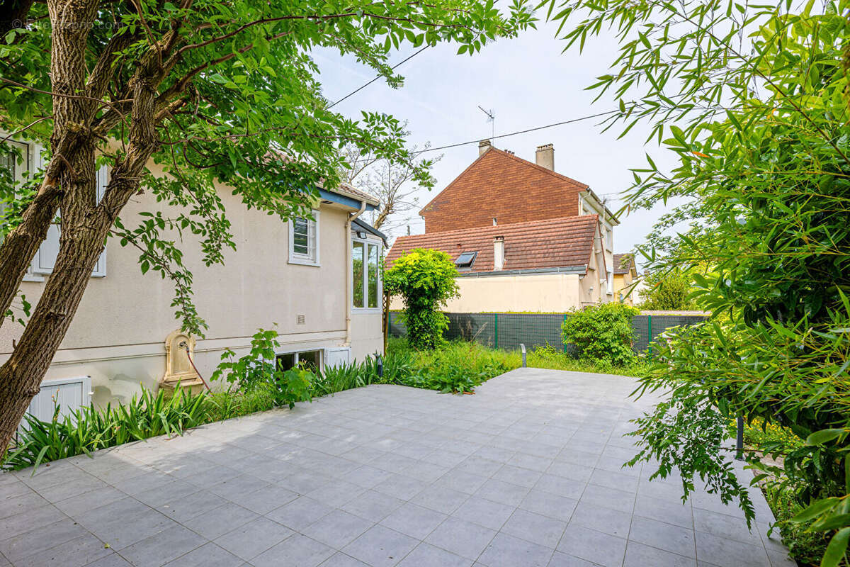 Maison à SARTROUVILLE