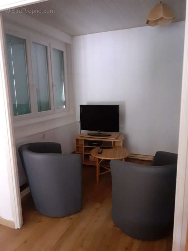 Appartement T3/4 rénové. - photo 3