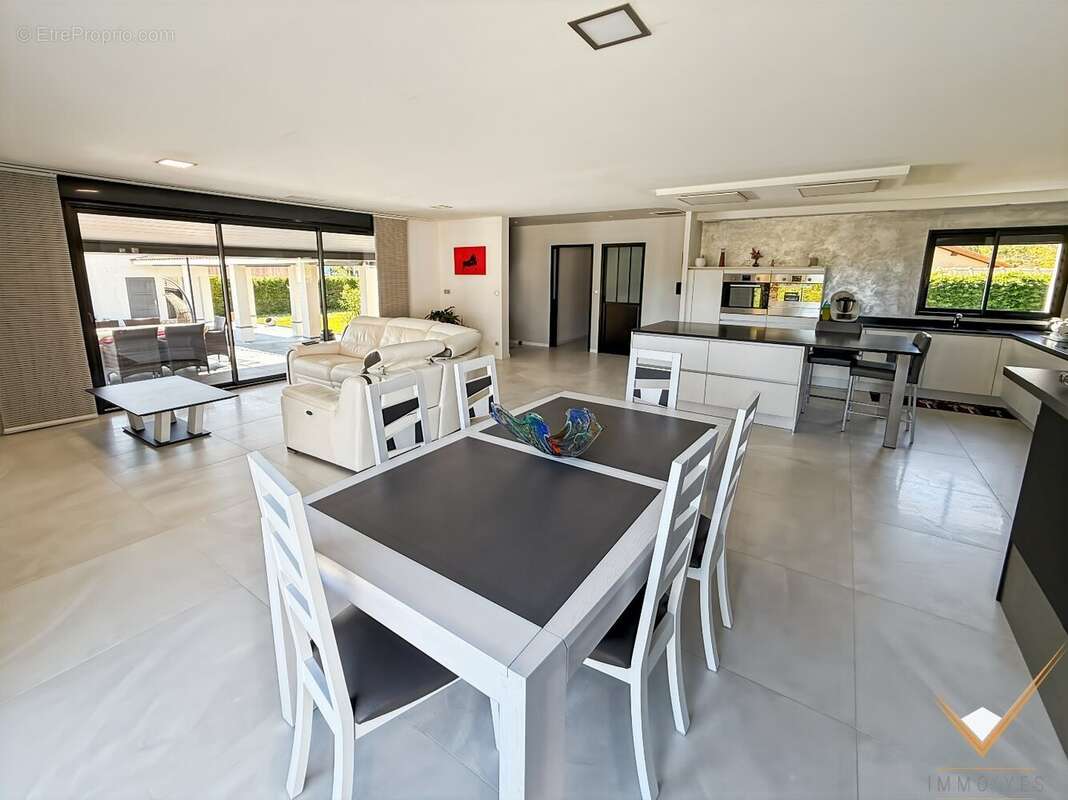 Maison à SAINT-CLAR-DE-RIVIERE