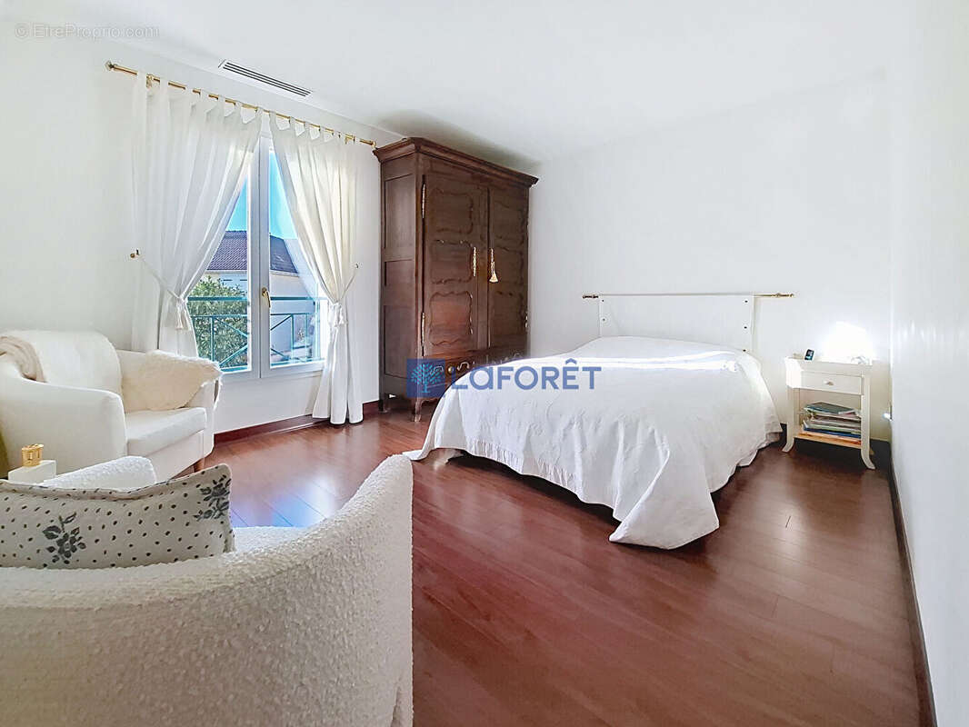 Maison à BAILLY-ROMAINVILLIERS