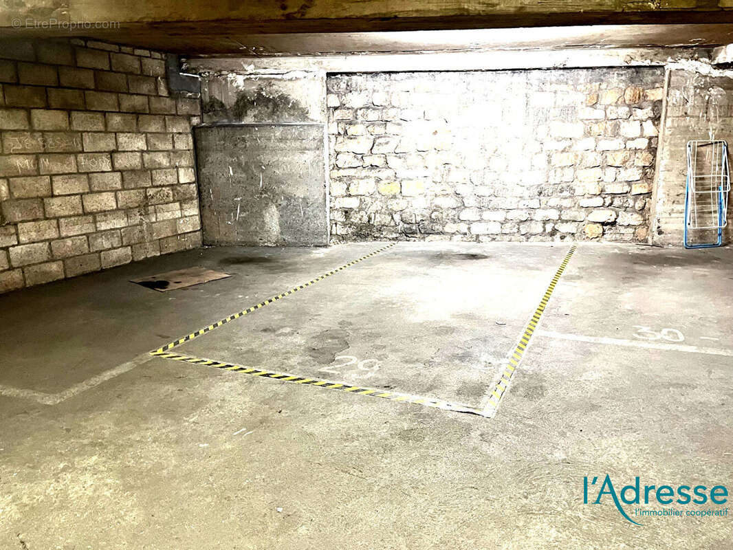 Parking à PARIS-11E