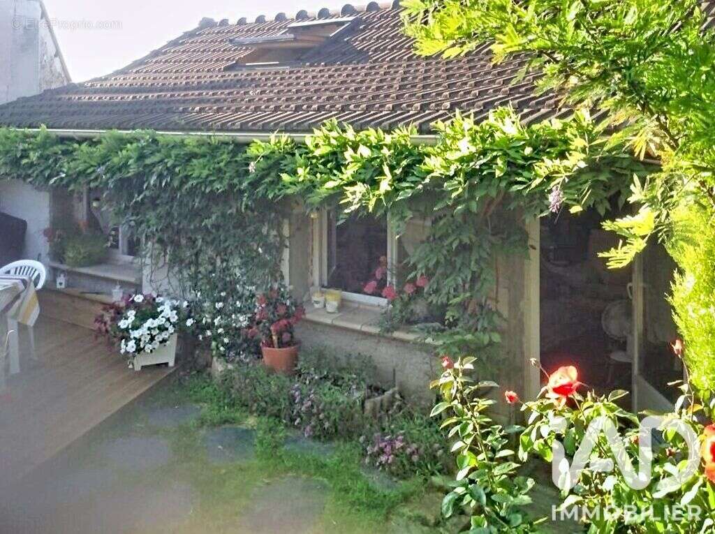 Maison 300 m² à Montlhery  - photo 8