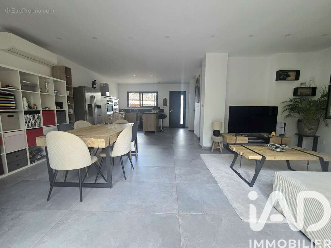 Photo 3 - Maison à ENTRAIGUES-SUR-LA-SORGUE