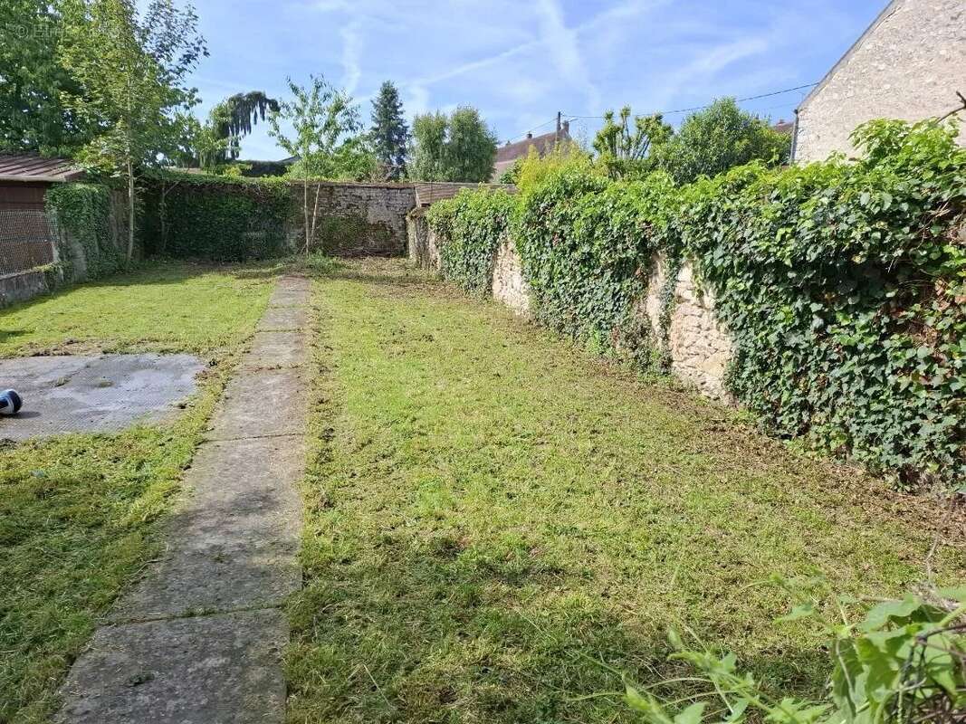 Maison de ville 8 pièces 4 chambres grange et jardin - photo 2