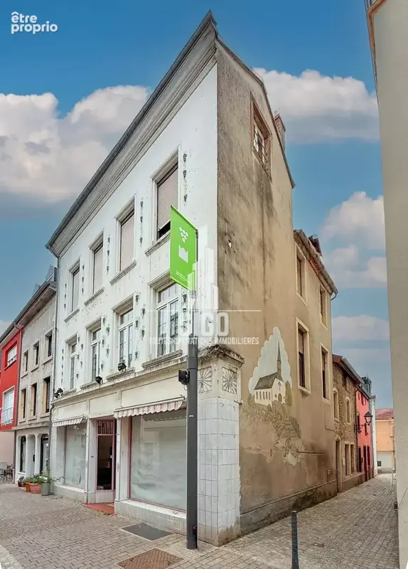 Grevenmacher – Local commercial au rez-de-chaussée avec appartement dans l’immeuble - photo 1