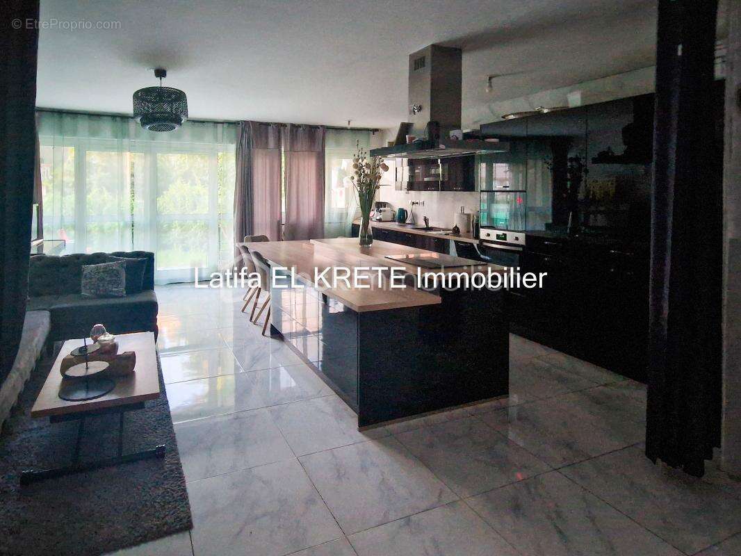 Maison à CHENNEVIERES-SUR-MARNE