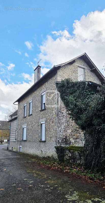 Maison à ARNAC-POMPADOUR
