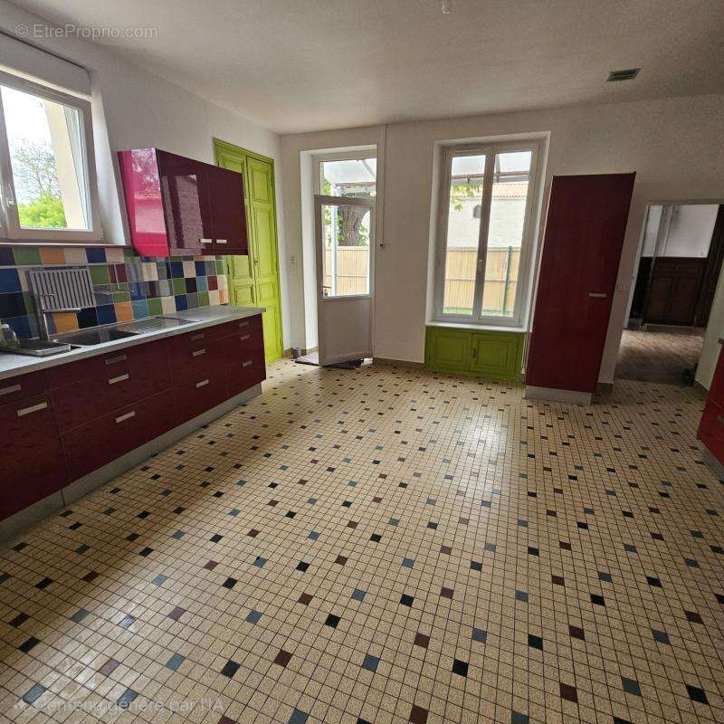 Maison à CHAMPAGNE-LES-MARAIS