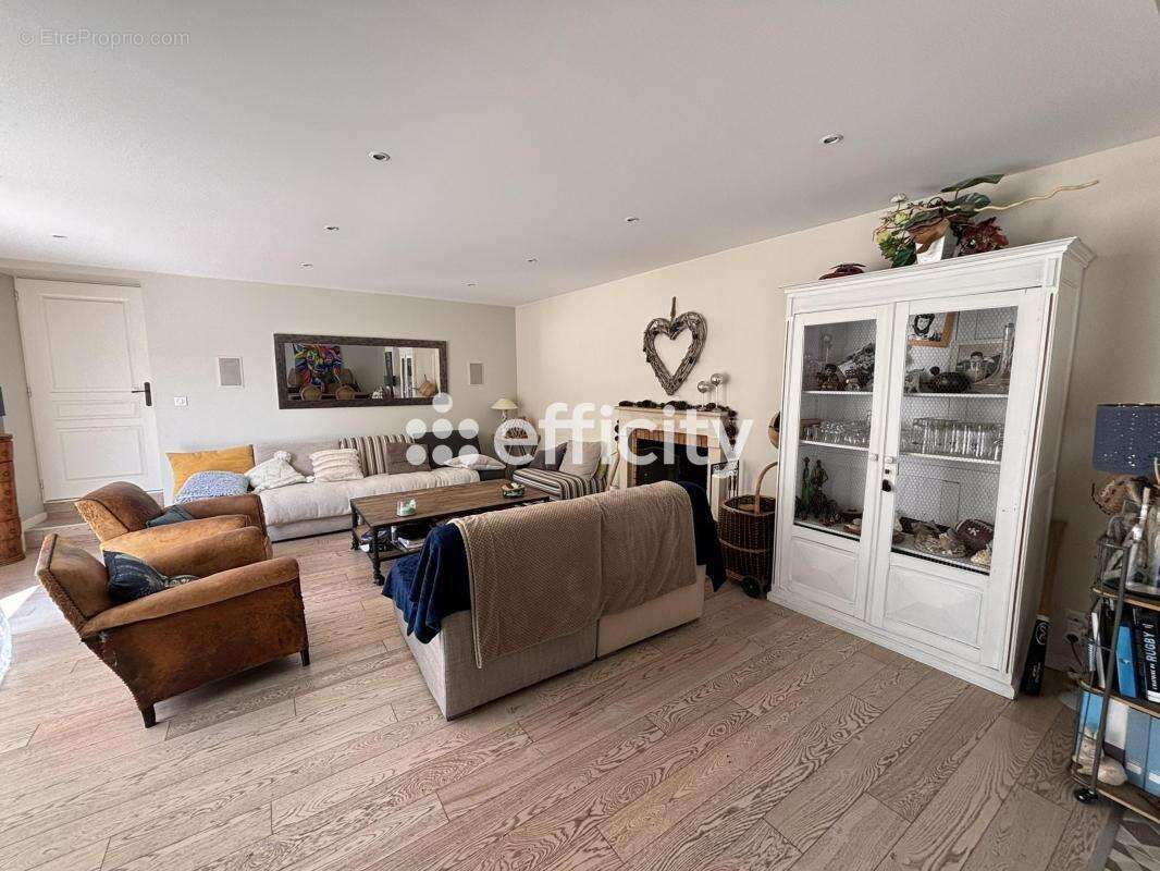Maison 243 m² à Fontenay-Le-Comte  - photo 10