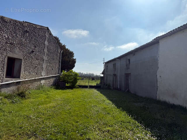 Maison à SAINT-THOMAS-DE-CONAC