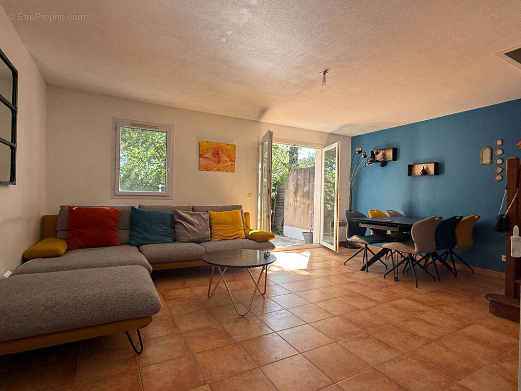 Maison à LA ROQUE-D'ANTHERON