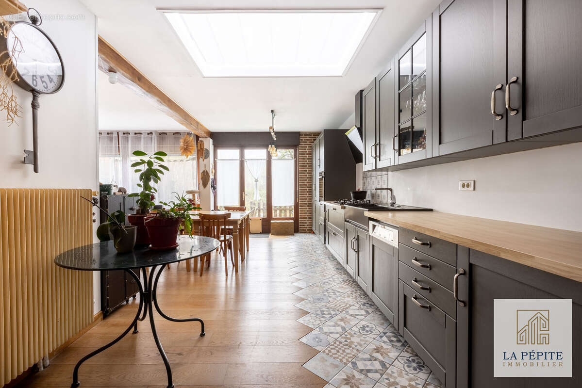 Maison à QUIEVRECHAIN