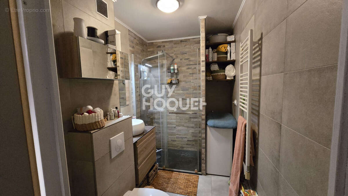 Appartement à COURNONTERRAL