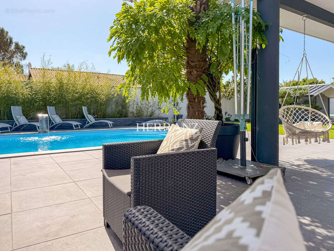 Villenave-d'Ornon   Élégante maison contemporaine de 150 m2 avec piscine et jardin paysagé - photo 10