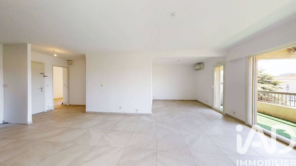 Photo 1 - Appartement à SIX-FOURS-LES-PLAGES