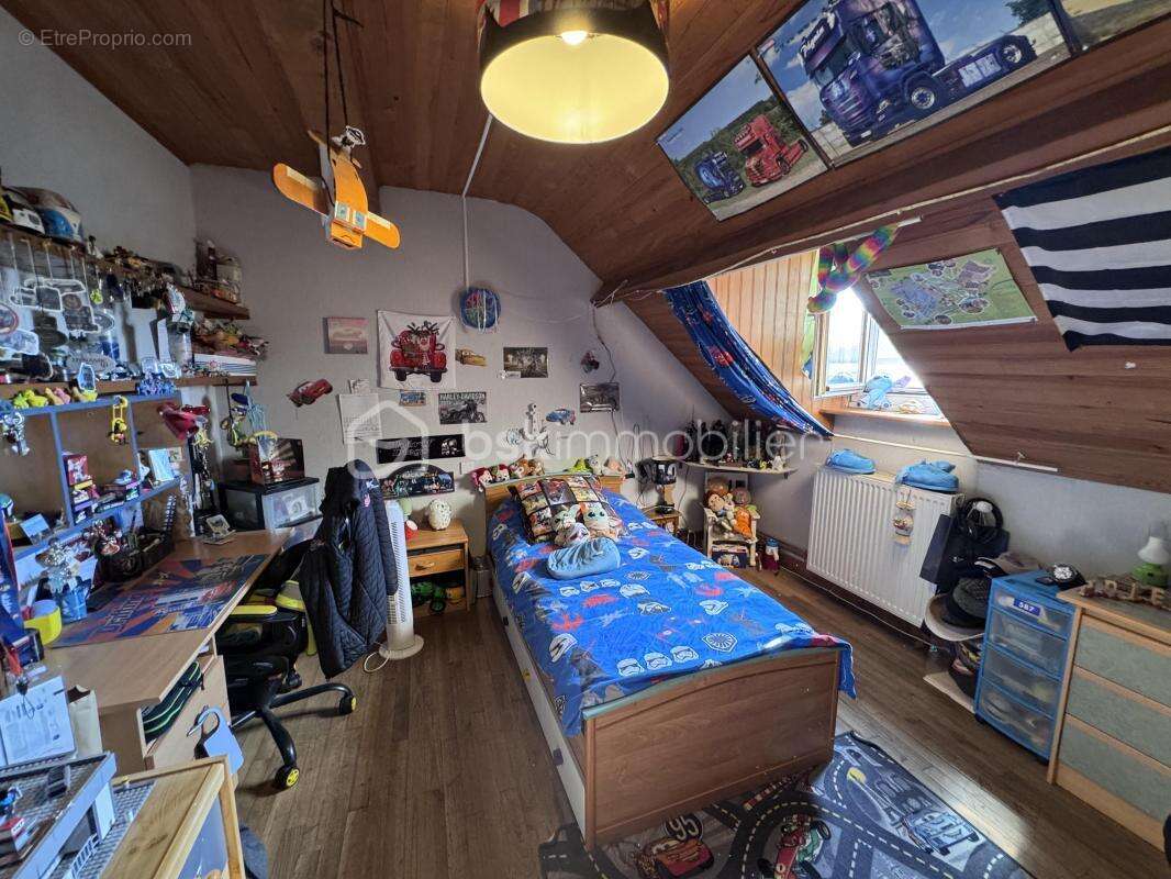 La maison où chacun a enfin sa place : 153 m², 5 chambres possibles, sous-sol total, 2 garages, 1 979 m² clos - photo 12