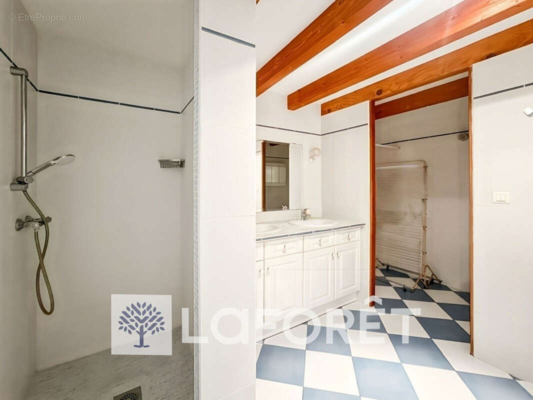 Maison à SAINT-GENIS-DE-SAINTONGE