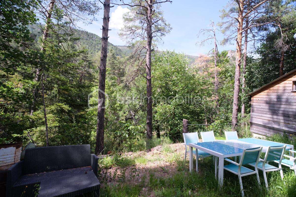 Petit chalet de 27 m2 à la montagne sur terrain arboré de 1120 m2 - photo 4