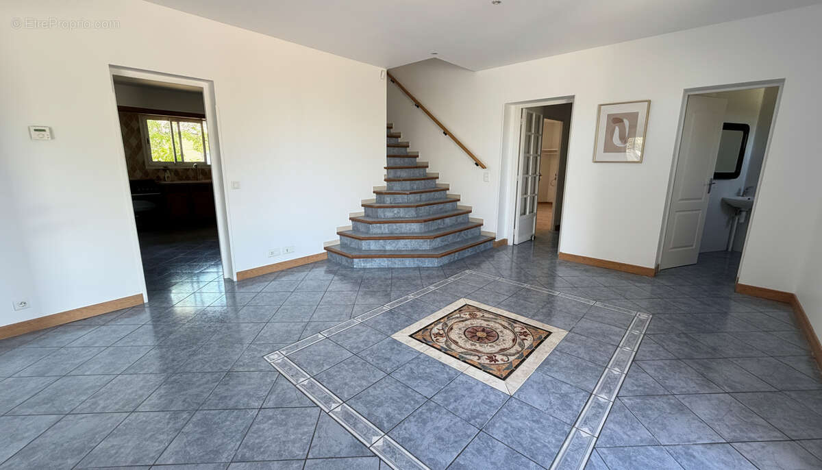 Exclusivité LA CAVAYERE ! Grande villa 4 chambres sur un terrain de 3010m² - photo 4