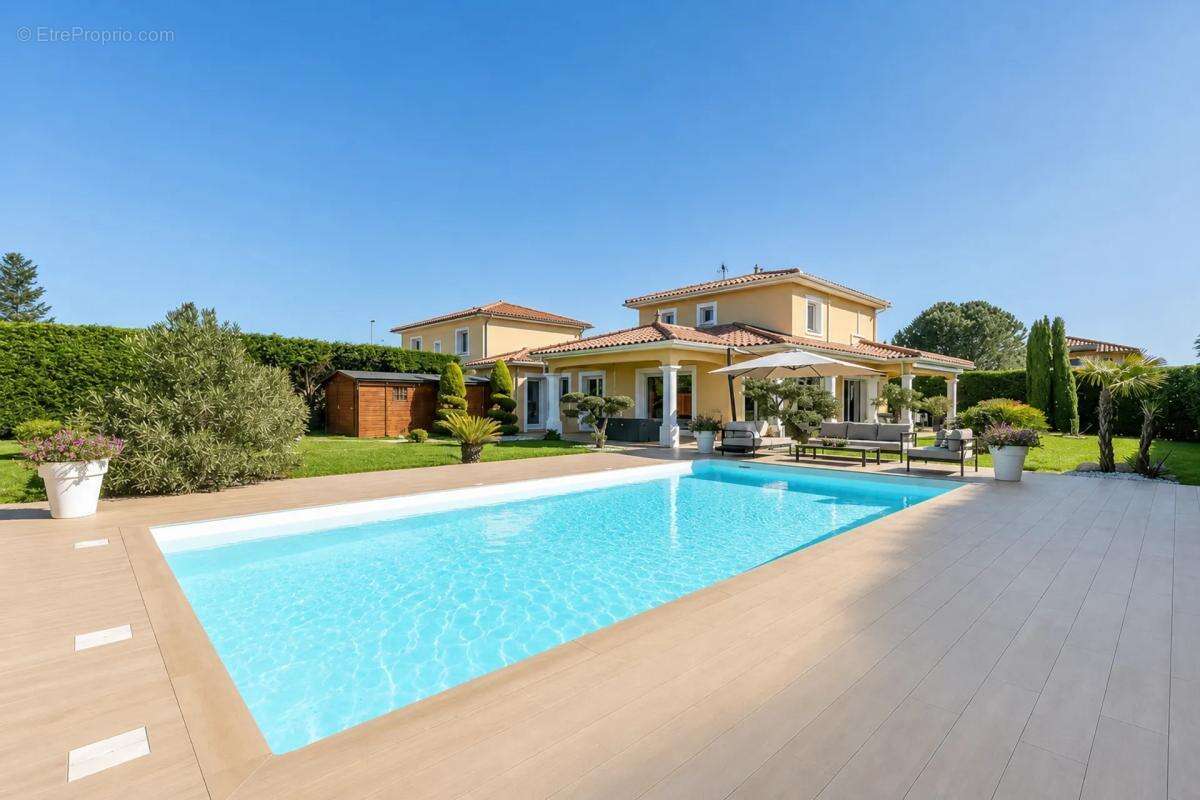 Maison familiale de 176m² – Matériaux de qualité, aucun travaux, cadre très paisible - photo 2