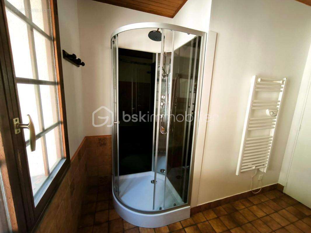 NOUVEAU PRIX – Maison familiale, volumes et terrain arboré au rendez-vous - photo 12