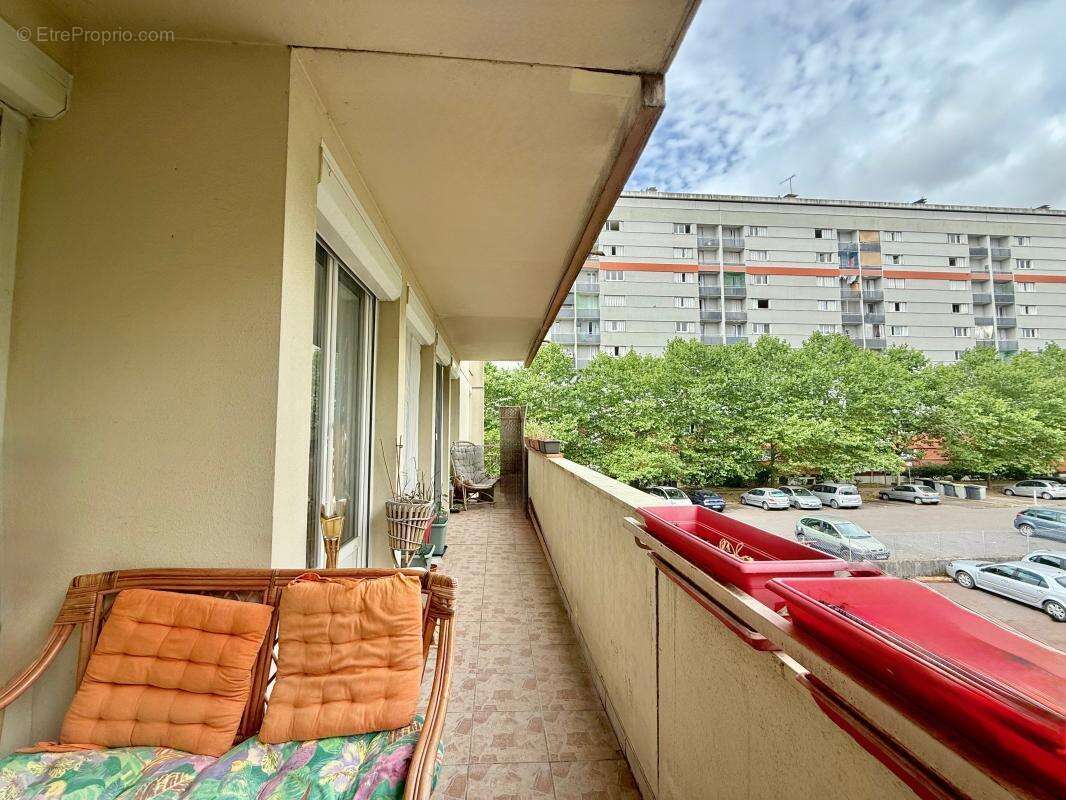 Appartement à CHENOVE