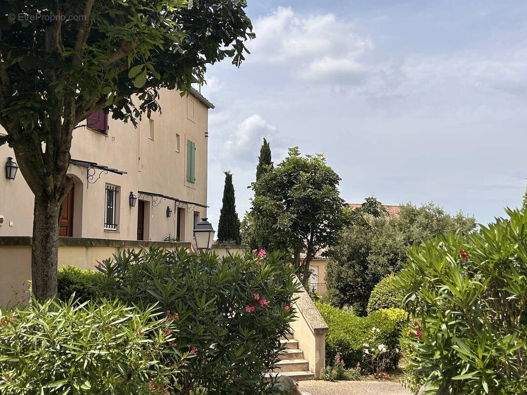 golf pont royal local commercial - Appartement à MALLEMORT