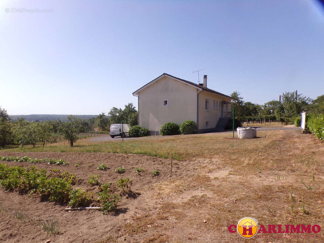 Maison 102 m² à Manot  - photo 8