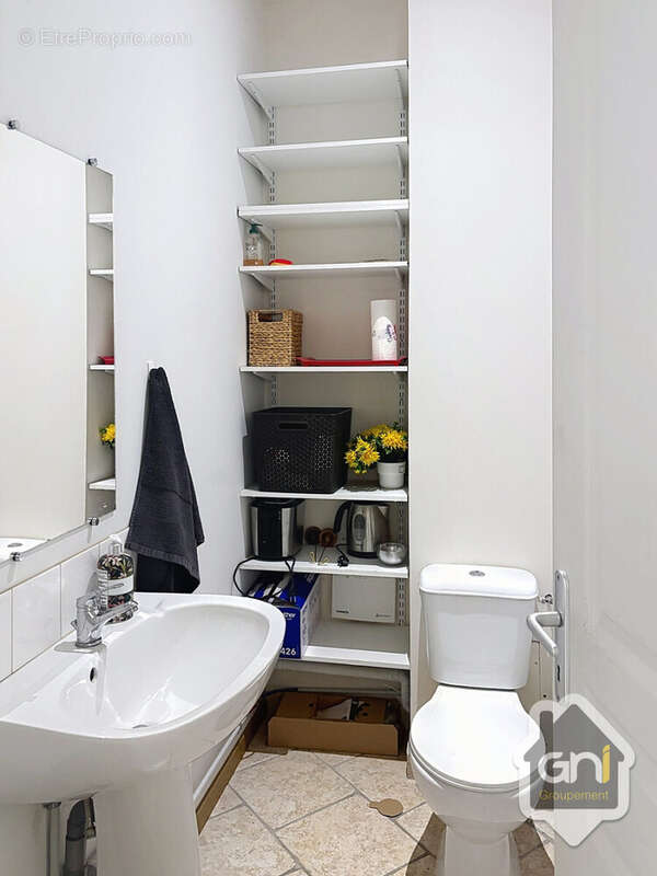 Vente de 2 bureaux et 11box de stockage - photo 8