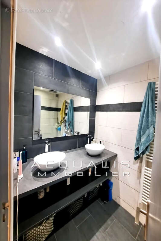 Appartement à SAINT-LAURENT-DU-VAR