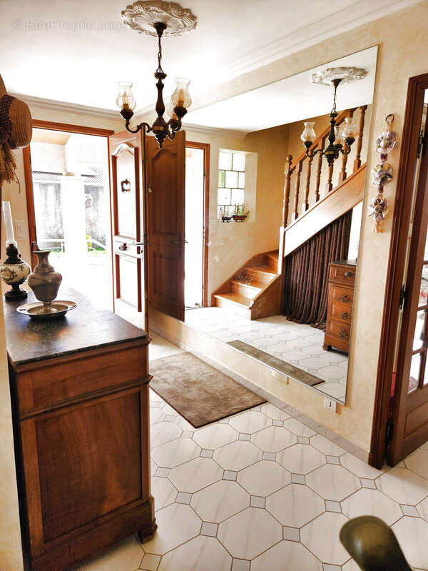 Maison à SAINT-JULIEN-LES-ROSIERS