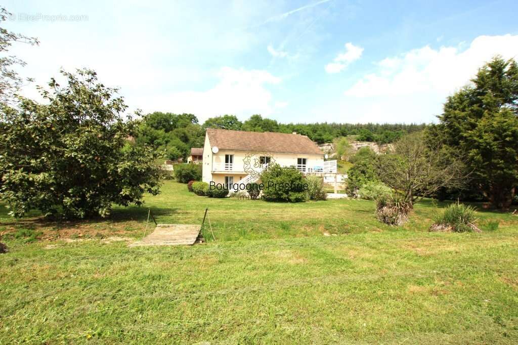 Maison à SAINT-GENGOUX-LE-NATIONAL