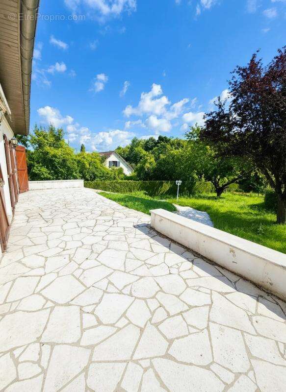 Maison Familiale de 6 pièces 140 m² et jardin de 1000 m2 ! - photo 7
