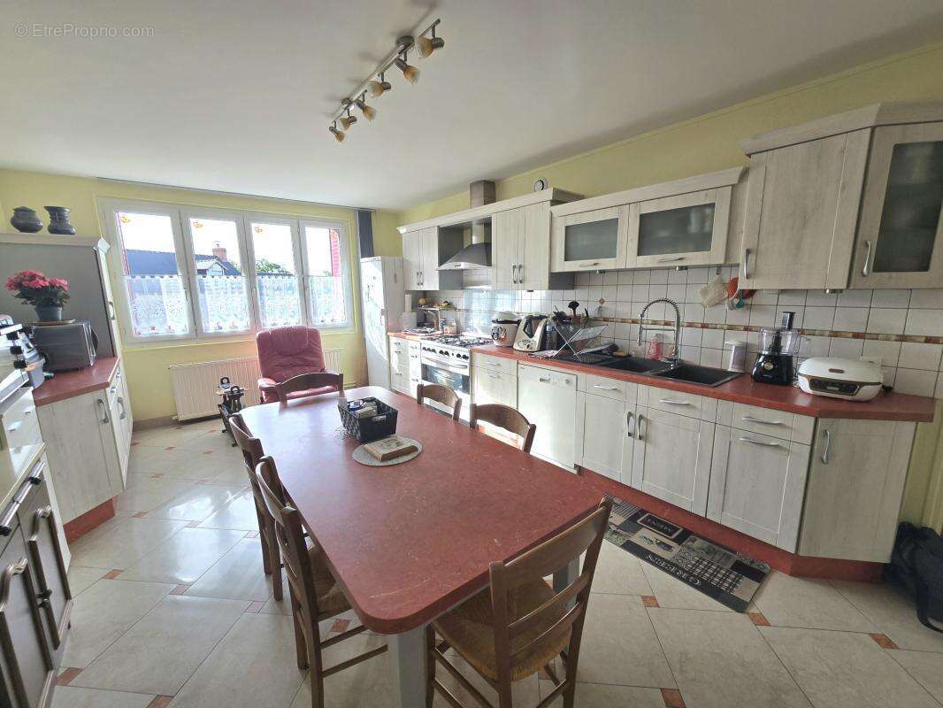 Maison 4 chambres avec sous-sol, hangar et jardin - photo 4