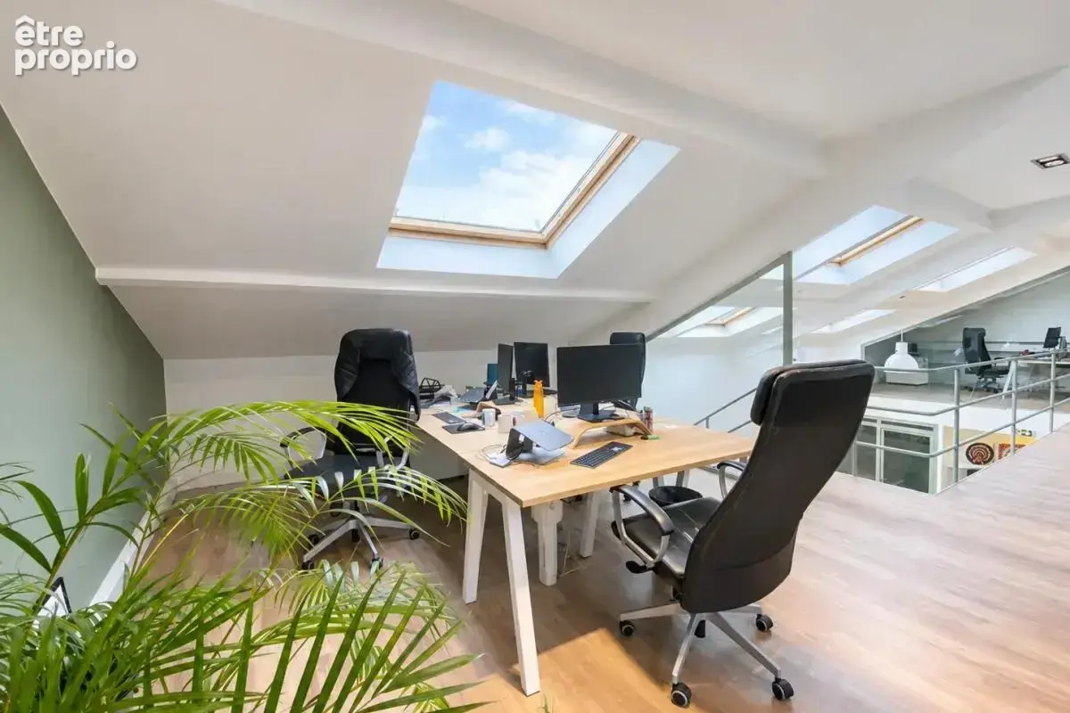 Coup de cœur assuré ! Corpimmo vous propose à la vente une très belle surface en duplex atypique et fonctionnelle entièrement ré - photo 4