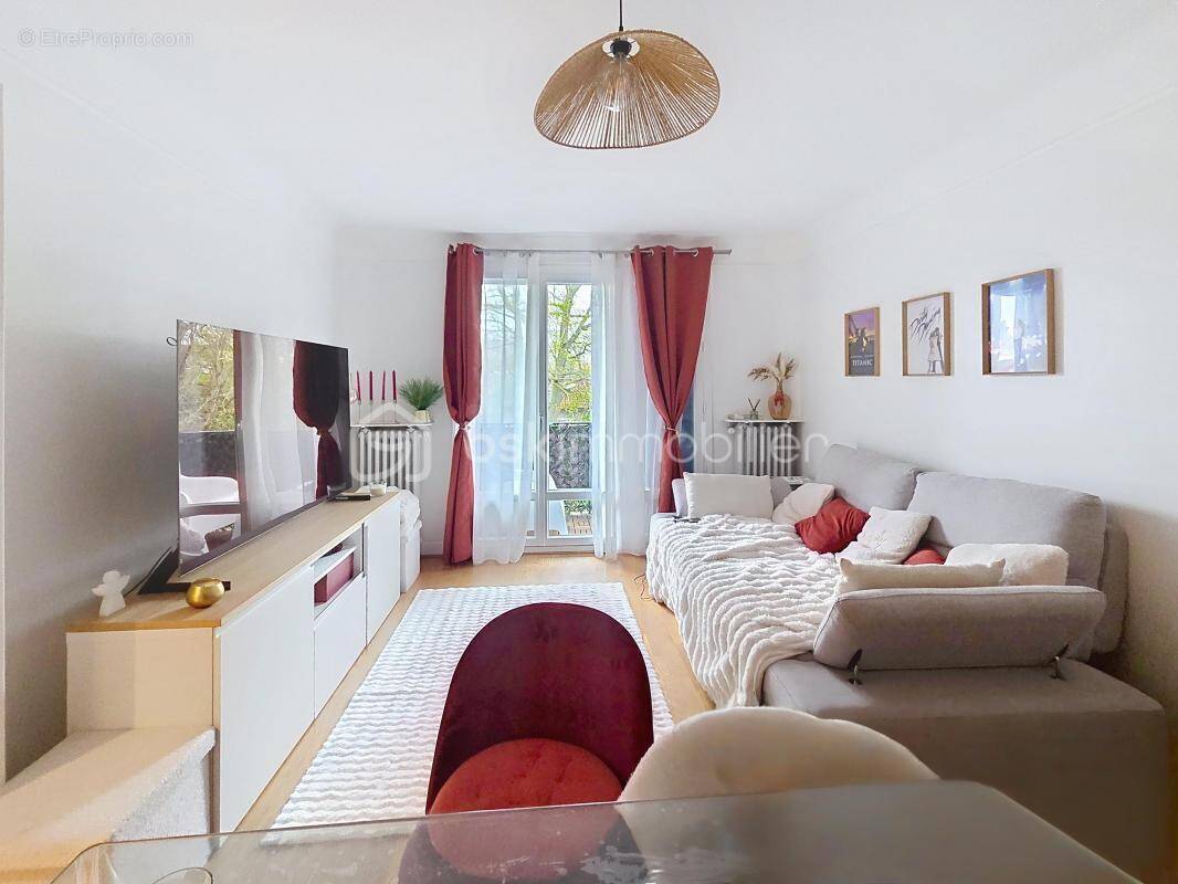 Appartement à LES PAVILLONS-SOUS-BOIS