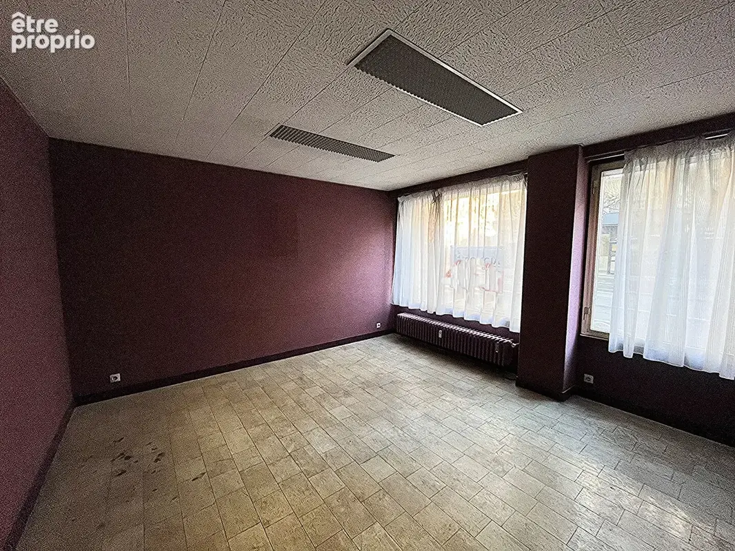 2 locaux professionnels de 557m2 avec 8 parkings - photo 8